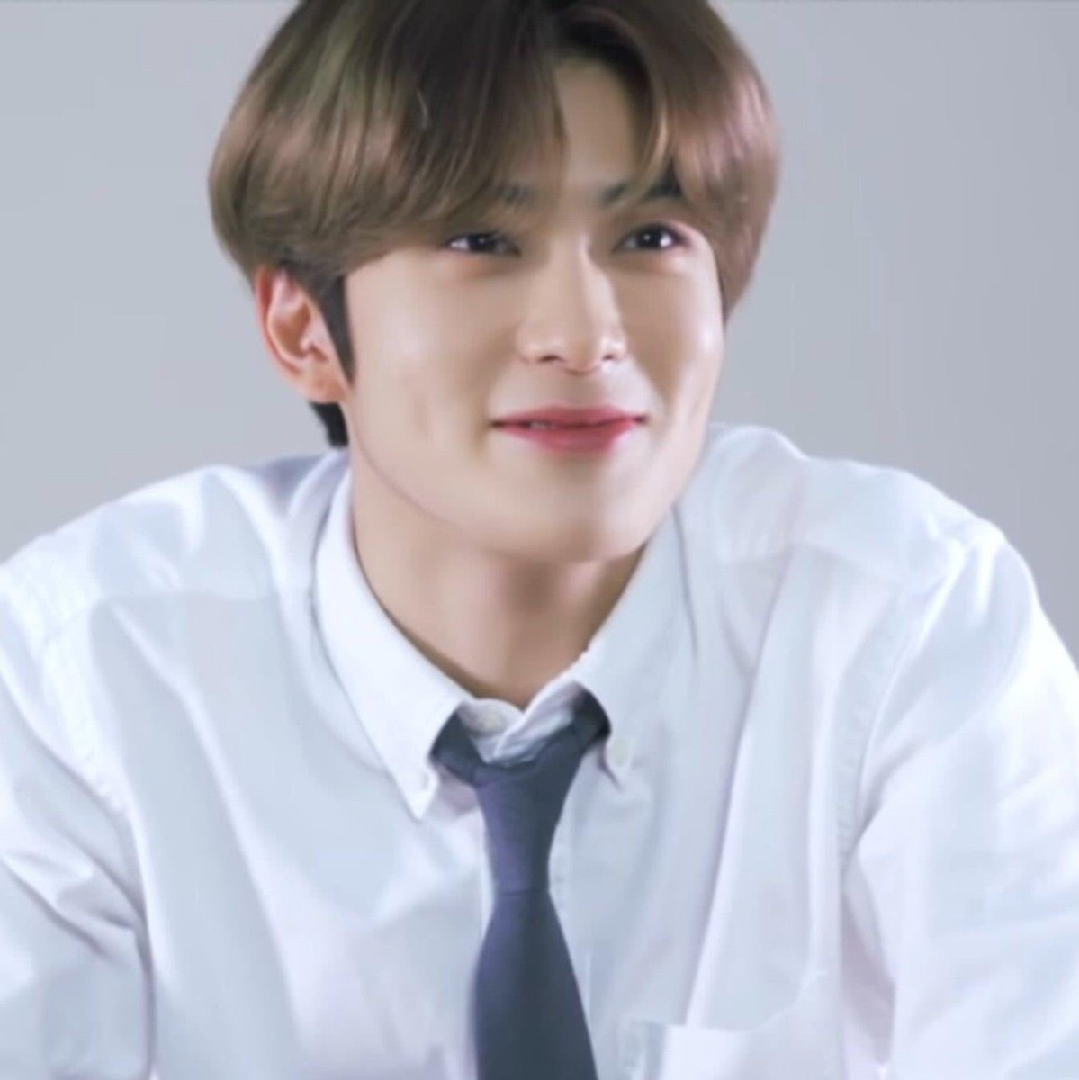 RosePri095's tweet photo. รุ่นพี่แจฮยอน 💙🤍 #JAEHYUN https://t.co/Olxwgx1oP6