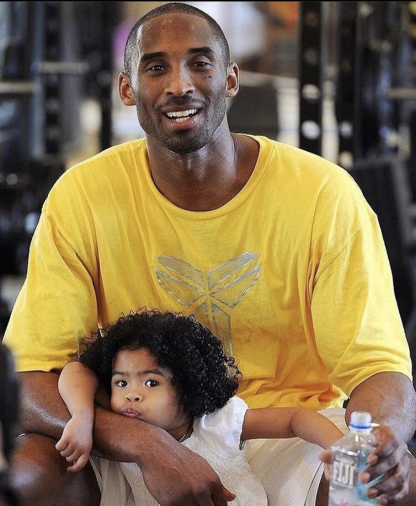 UpstateRemy's tweet photo. It's been a year since a terrible Helicopter accident.
Please give your loved ones a hug for me.
😔🙏🏻

RIP Kobe Bryant
RIP Gianna Bryant 
RIP Payton Chester
RIP Sarah Chester
RIP Alyssa Altobelli
RIP Keri Altobelli 
RIP John Altobelli
RIP Christina Mauser
RIP Ara Zobayan https://t.co/gEW8OtolaW