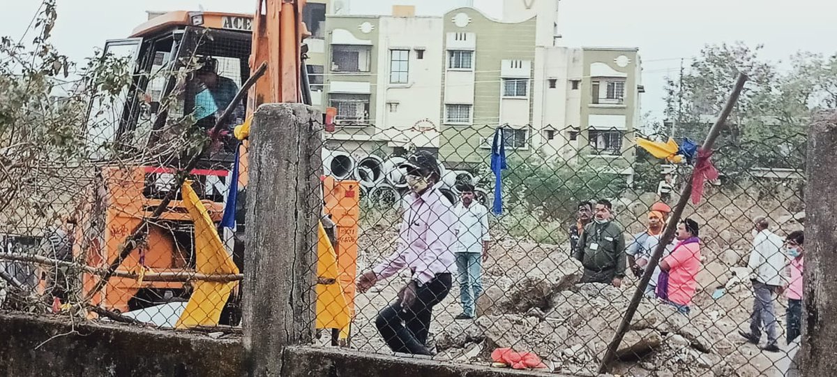 ngpnmc's tweet photo. #NMC officials have conducted #AntiEnchroachment drive in Prasad Nagar area.
लक्ष्मीनगर झोन अंतर्गत येत असलेल्या प्रसाद नगर येथील अतिक्रमण मनपाच्या अतिक्रमणविरोधी पथकाने काढले.
#Clearingfootpaths #ClearingRoads
@NmcZone1 @radhakrishnan11 https://t.co/Vb7pemnifR