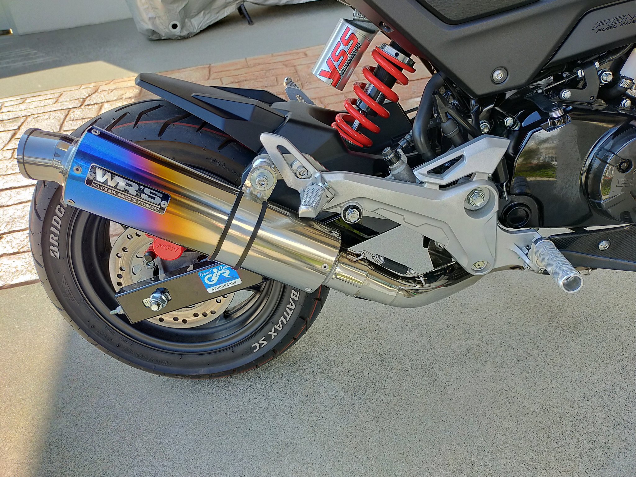 Over Racing Projects 公式 Oyafuso111 Wr Sマフラーを併用する場合ですが色々調べてみた結果 後期用タンデム付きバックステップを使用していただき ステーのタンデム固定部分はｱﾙﾐｶﾗｰを長くするなど 少し考える必要がありそうです 今見られている