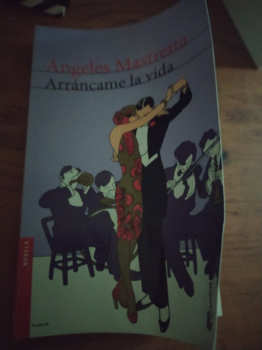 HeL_PM's tweet photo. Recomendación del día... "Arráncame la vida" Ángeles Mastretta https://t.co/NdUjBsUR2p