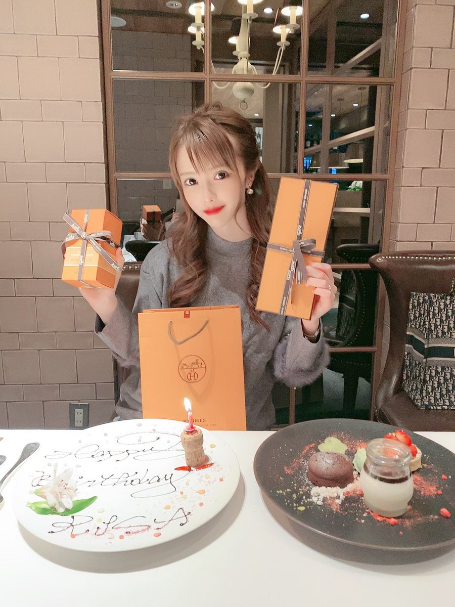 0115Miu's tweet photo. まゆがお誕生日のお祝いしてくれた❤
嬉しい❤ありがとお🥺❤️
トリュフのお店美味しすぎた🥺💓 https://t.co/V82equqtIa