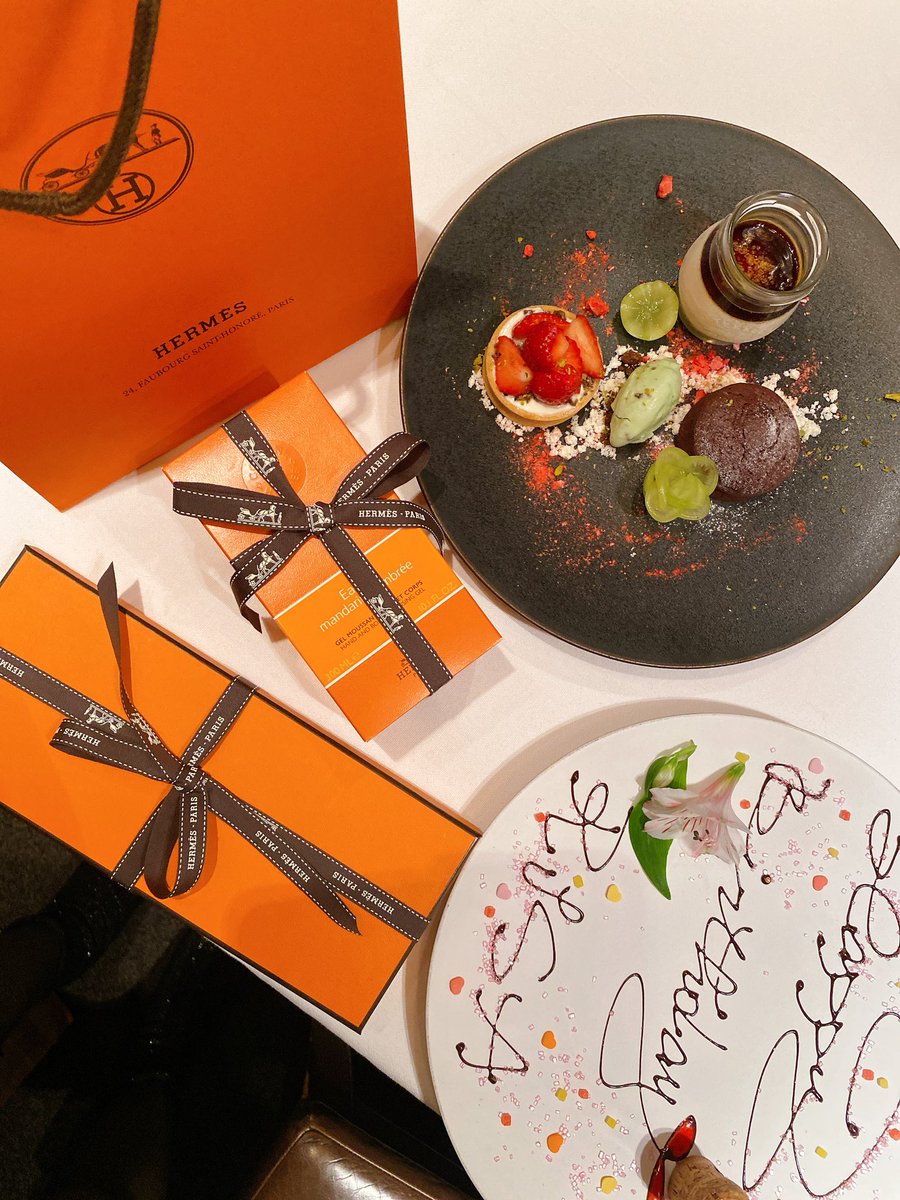 0115Miu's tweet photo. まゆがお誕生日のお祝いしてくれた❤
嬉しい❤ありがとお🥺❤️
トリュフのお店美味しすぎた🥺💓 https://t.co/V82equqtIa