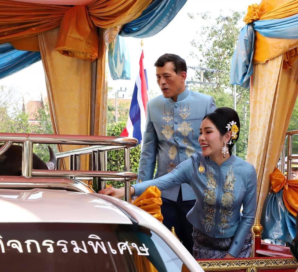 อย่าให้รู้นะ รู้แล้วบอกด้วย tweet media