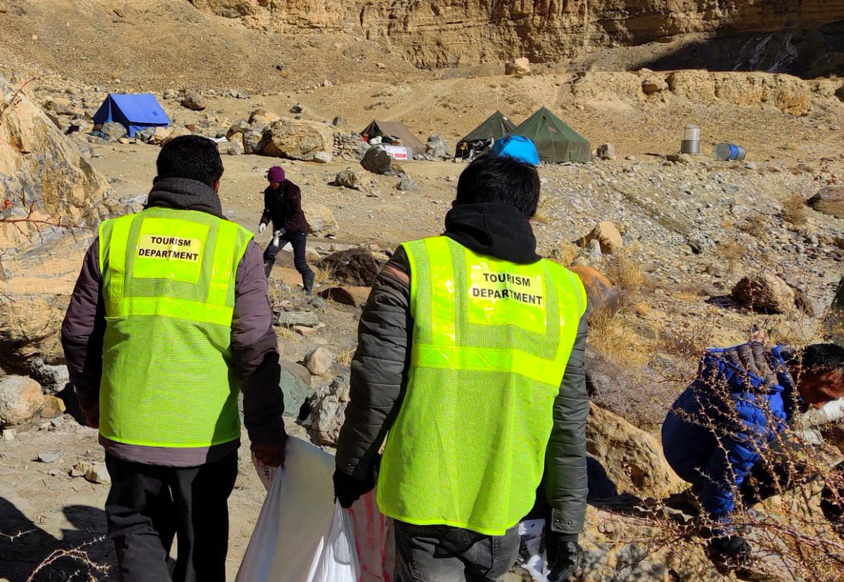 To celebrate #NationalTourismDay this year; Department of Tourism, Leh  in joint initiative with Department of Wildlife, All Ladakh Tour Operator Association (#ALTOA), Ladakh Mountain Guide Association (LMGA), and individual volunteers conducted a Cleanliness drive at Chadar.