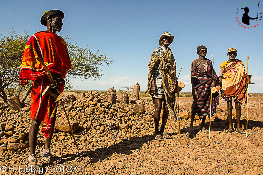 Treasures_Kenya's tweet photo. The Kalokol stone pillar site, locally known as “Namorutunga” meaning "people of stones" in Turkana language is always a must not miss when exploring Turkana🙌😍👣
#Wanderlust #ThisIsMyKenya #ShotsOfKenya #ExploreTurkana  #MagicalKenya #TreasureKenya #TembeaKenya https://t.co/txrDD8To0m