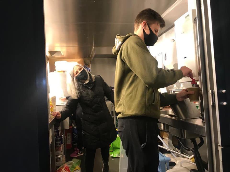 STEPSTOHOPEsc's tweet photo. 73 of our friends fed last night! Homemade soup, hotdogs and pizzas from @pizza_geeks 😍 #stepstohope https://t.co/2ayfYaSiof