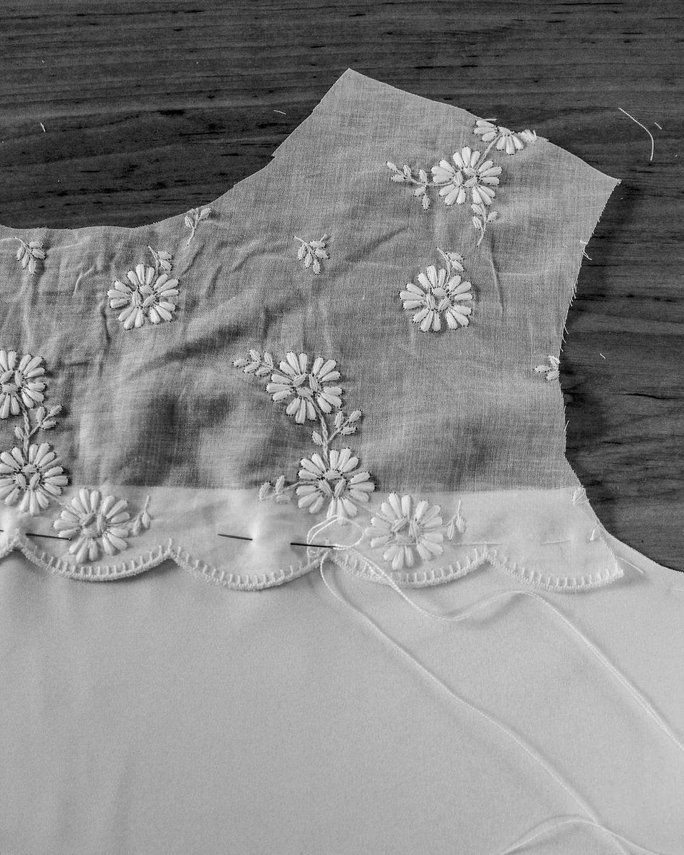 Mientras preparaba los diseños de la colección de inspiración ❤❤❤
#vestidodenovia #novia #inspiracionnovias #novias #atelier #atelierdenovias #noviasamedida #vestidosamedida #artesania #coleccionnovia #altacosturanovias #costuraamedida #noviasoriginales #bordados #bodas2021