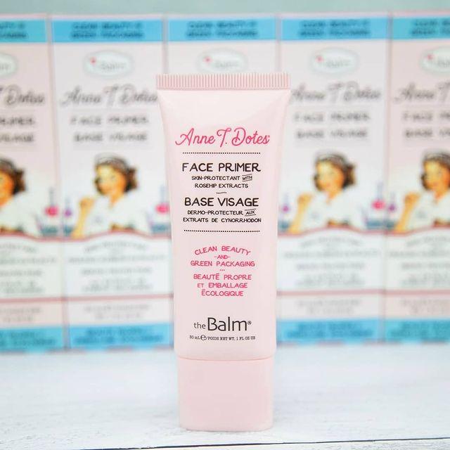 maquillalia's tweet image. ¿Conoces la prebase de rostro Anne T. Dotes de @thebalm 🤔? Aporta hidratación a la piel y la suaviza para que tu maquillaje quede perfecto. Además está inspirado en la filosofía #cleanbeauty 🌿♻️ 
#thebalm #prebasederostro maquillalia.com/the-balm-preba…