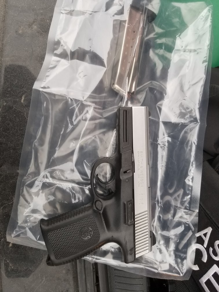 DPDSCNPO's tweet image. Continuing to combat violent crime, your South Central Patrol officers have seized five more handguns from convicted felons this weekend. #KeepingDallasSafe