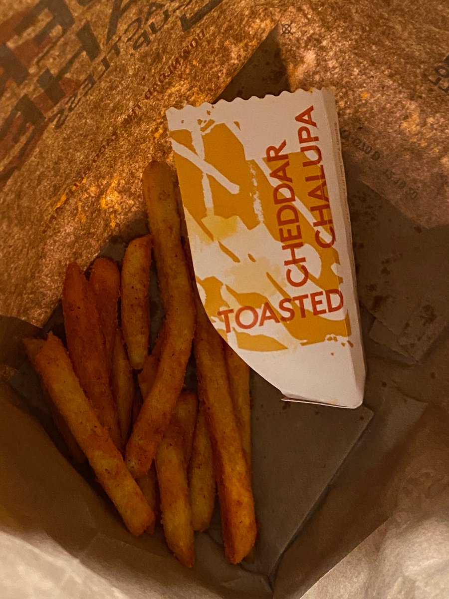 DAZerrAi's tweet photo. I hate @tacobell this what they just gave me... and then said that is all they sent us there is nothing we can do I paid $2 for this https://t.co/1qONqJ8rXu