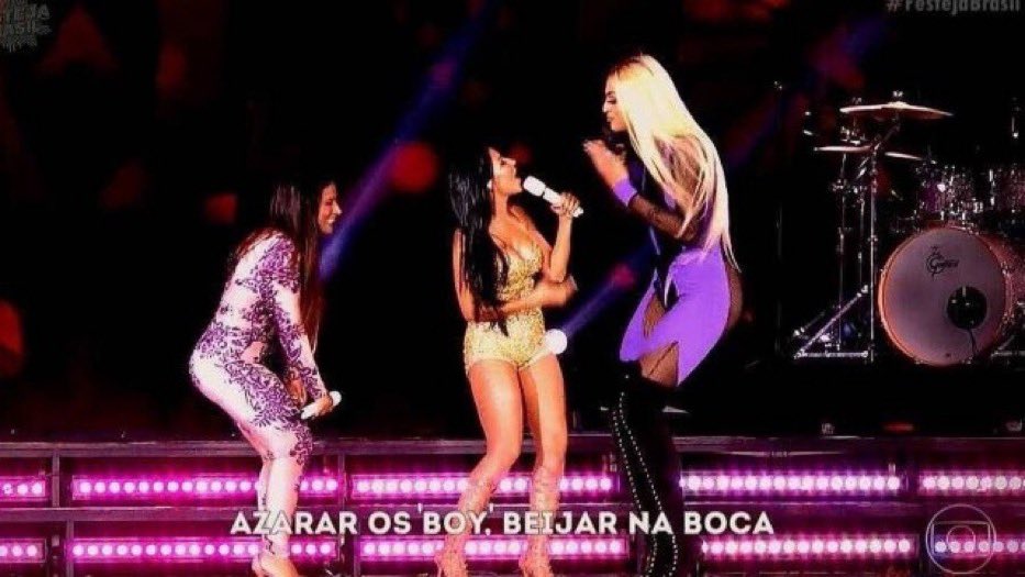 ThaynaraOG's tweet photo. A Camila fazendo dupla com a Carla Dias: https://t.co/SMuYn1LGoM