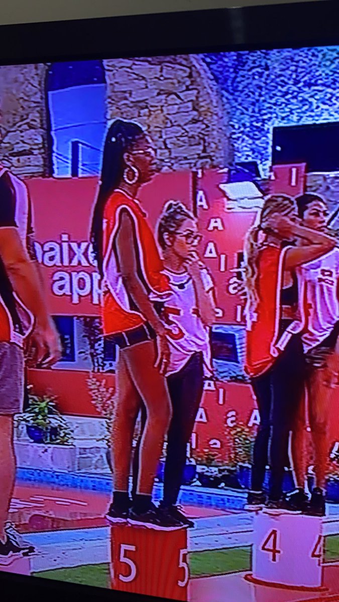 Parece que a Carla é a filha mais nova da Camila! Kkkkkkk

(Eu sou a Carla, e a Camila é qualquer pessoa ao meu lado) 
#bbb21 #redebbb