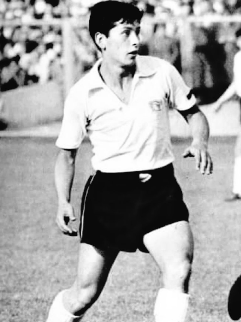 CULBETok's tweet photo. Un 25 enero 1961 debuta en el primer equipo de #ColoColo el GRAN Francisco "Chamaco" Valdés, en un partido amistoso con #CerroPorteno
Para marcar su histo de ahí en más, anota el gol definitivo para el 3-2 del albo.
#Chamaco #ChamacoValdes #ChamacoETERNO https://t.co/mcfLmOk1zq