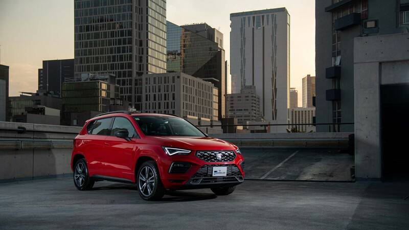 Autocosmos's tweet photo. ¡Manejamos la nueva @SEAT_Mexico #AtecaFR 2021! 😎 Te contamos cómo nos fue a bordo de esta SUV deportiva que llega a competir contra la #MitsubishiEclipseCross #LimitedS y #KIASportageSXL 🔥 👉 https://t.co/rqnedkciLz https://t.co/1oaWClbPFA
