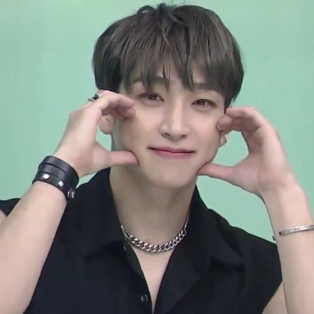 hourlysyeon's tweet photo. sangyeon’s duality is insane https://t.co/GlLvCDJ14I