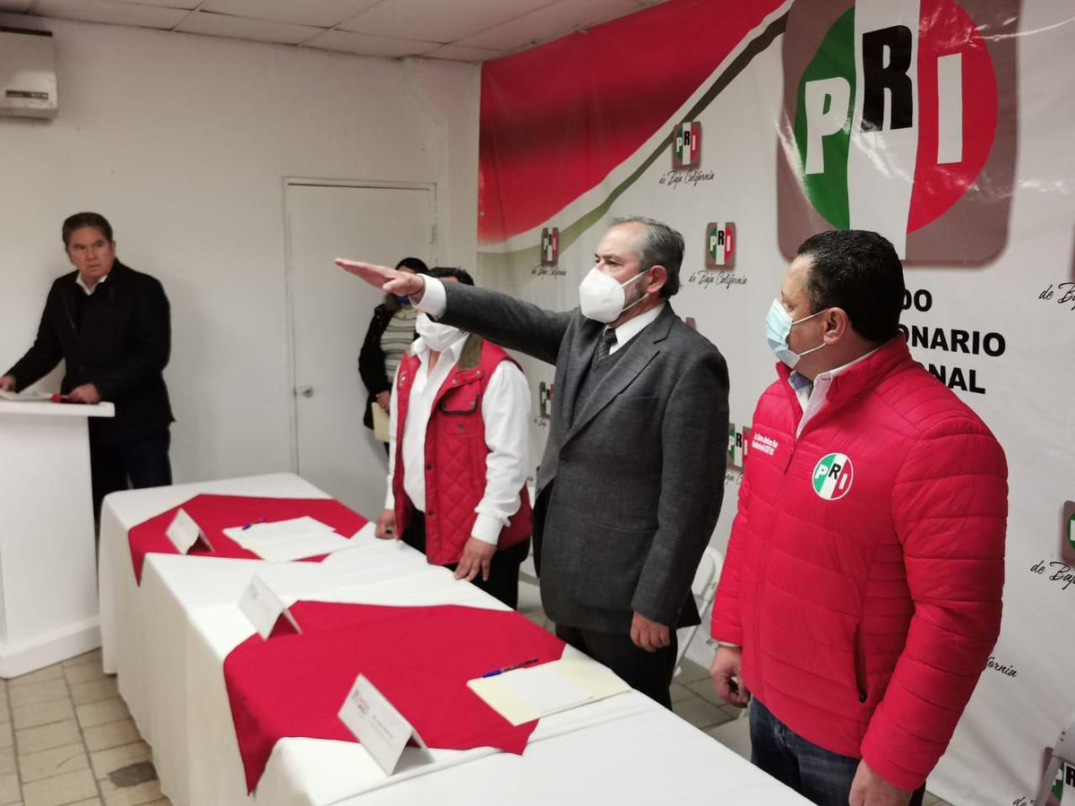 alitomorenoc's tweet photo. Deseo el mayor de los éxitos a mi amigo @hvarroyo1, quien desde hoy asume la importante encomienda como nuevo Delegado General del @PRI_Nacional en #BajaCalifornia. ¡Estamos fuertes y unidos trabajando juntos para fortalecer al priismo en todo México! 👊🏼🇲🇽 https://t.co/tFDe3PibQS