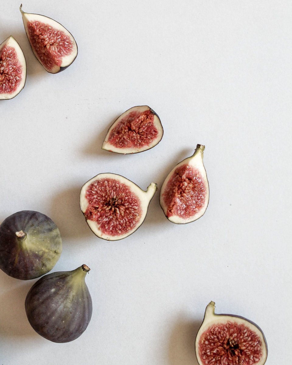 AlchemistPlanet's tweet photo. 𝙵 𝙸 𝙶 𝚂  are amongst the oldest fruits, Some scholars believe that the forbidden fruit plucked by Eve was a fig and not an apple. Figs are a fruit of endless benefits, Dried figs contain iron. which is a key component of hemoglobin, Therefore clearing your anemia up #anemia https://t.co/qkKG1TjM3L