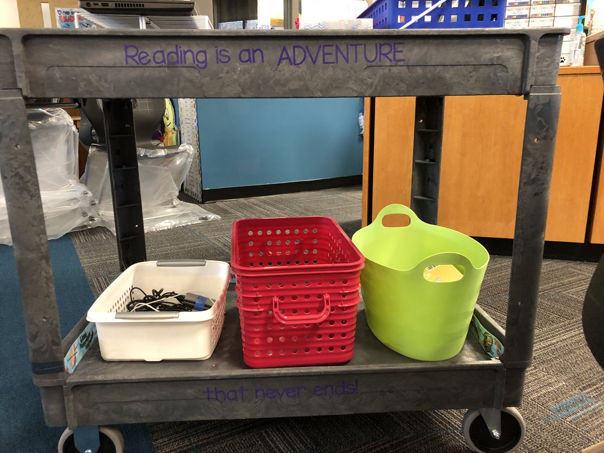 ZuyiMui's tweet photo. Today's day in the life of a school librarian picture. 7 days, 7 pictures, no explanation. I tag @ashleyg_crhs 
@SCASLNet
 #speakupSCASL https://t.co/dNi4iEmMig
