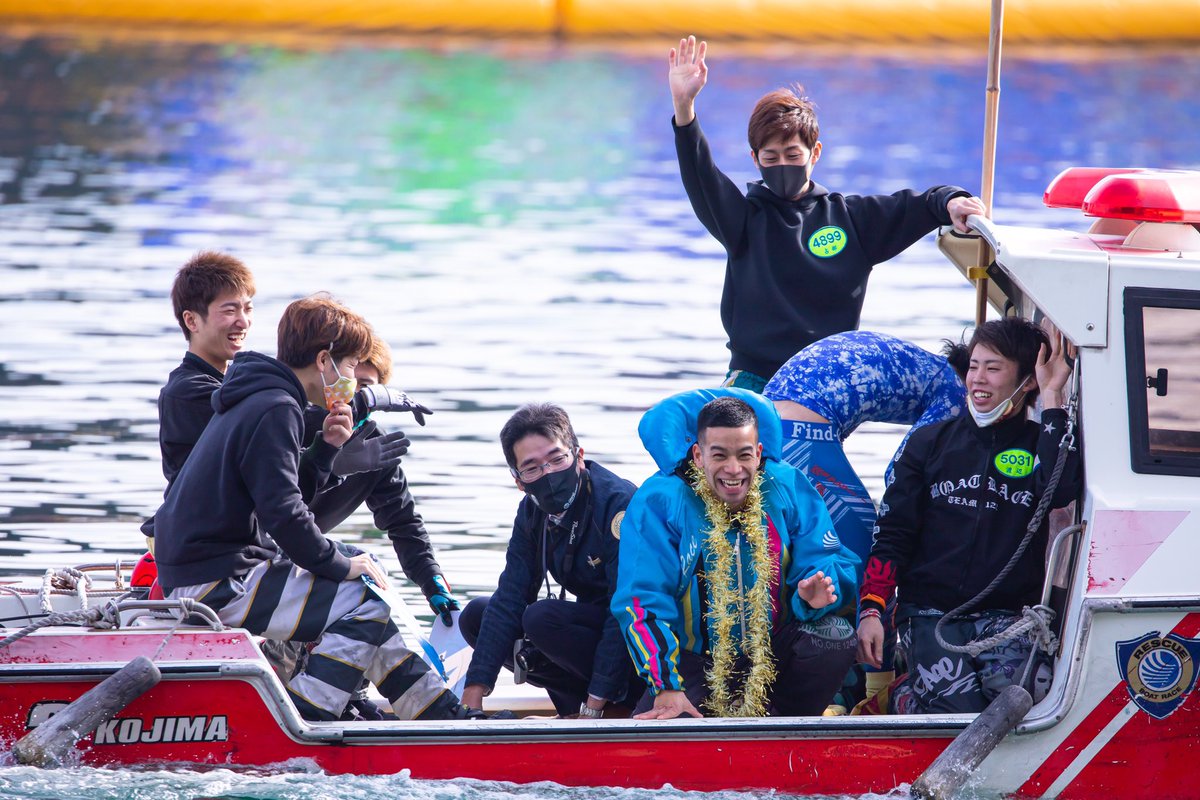 BRkojima_16's tweet image. 【♡速報♡】
本日の児島第1レースで、
124期沖縄出身の上原健次郎選手が初1着♡
まくってやるー((꜆꜄•ᴥ•)꜆꜄꜆ｵﾗｵﾗｵﾗｵﾗ
→あら、差されてるーΣ\\(ＯωＯlll)
→もつれてるところを抜き(*-`ω´-)９ 
と、忙しい初勝利(´∀`)
そして最高の笑顔♡♡こっちも(´∀`)
おめでとうございまーす♡