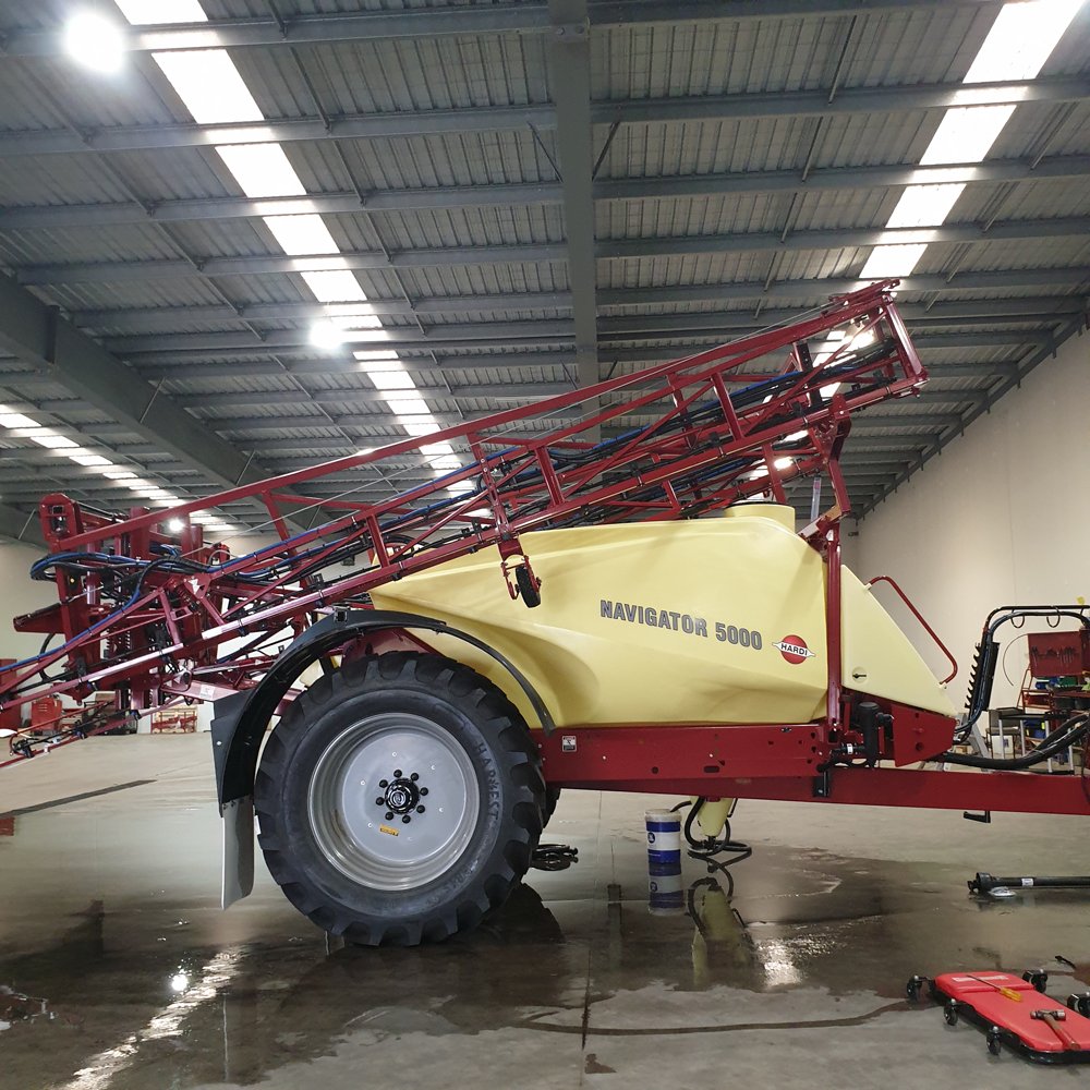 HARDI_Australia's tweet photo. Bound for Narrogin Western Australia : This Navigator 5000 includes 8 sections and 'Boom Prime' - Saving valuable time. Quality tested, passed and ready for the guys at the Farmers Centre.

#HardiWorksHere #HardiSprayers #CropProtection #OzFarming #hardi #Navigator5000 https://t.co/TbFJrIRdRC
