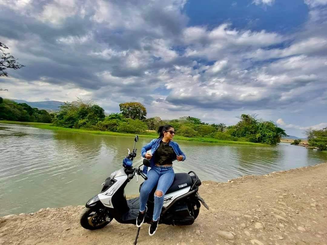 VisitaYopal's tweet photo. #SeValeCompartir | La Chaparrrera también es #Yopal 🤗 y también cuenta con un gran atractivo por visitar 😉 se trata de este espectacular río a un par de cuadras de la vía principal, invitados a disfrutarlo pero también a cuidarlo 🤗 https://t.co/MWJqusXYGG