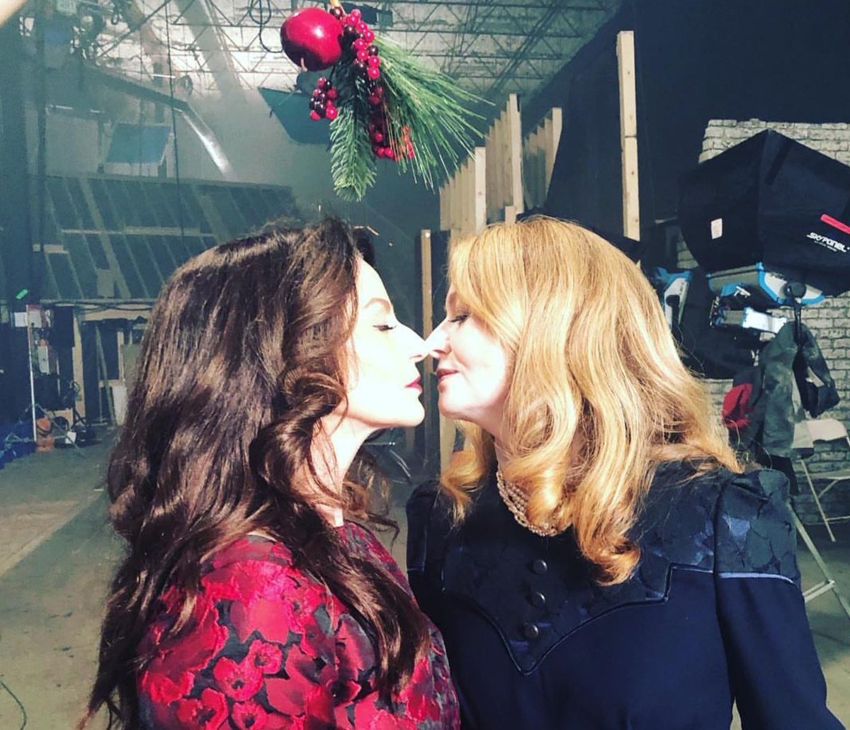 poisonisanart's tweet photo. Miranda: Yeah I ship Madam Spellman (...) I said to Michelle one day ‘Michelle, we are endgame on the show’

Michelle: I ship Madam Spellman too!

Skdkdjdjdjejdjjskdjs end my life now! BRING BACK CAOS AND GIVE ME MADAM SPELLMAN NOW https://t.co/mwuoES8Nop