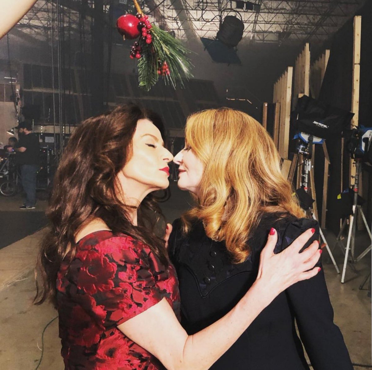 poisonisanart's tweet photo. Miranda: Yeah I ship Madam Spellman (...) I said to Michelle one day ‘Michelle, we are endgame on the show’

Michelle: I ship Madam Spellman too!

Skdkdjdjdjejdjjskdjs end my life now! BRING BACK CAOS AND GIVE ME MADAM SPELLMAN NOW https://t.co/mwuoES8Nop