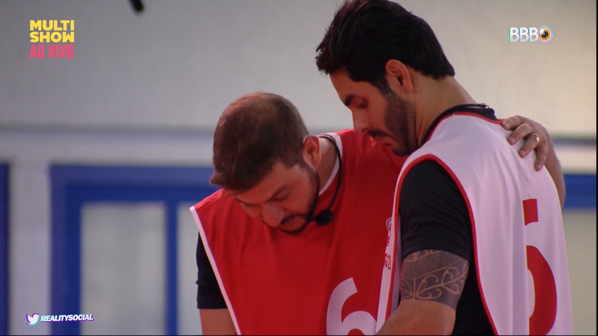 paraensenato's tweet photo. - vais fazer feijão??
- não 
- e esse chourição aqui?   #bbb21 https://t.co/HyDcOkRgCM