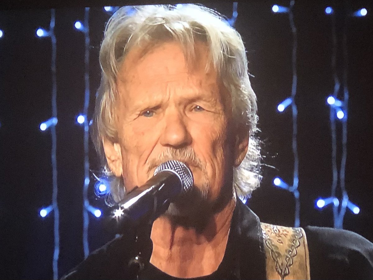 Hey @acltv, can we redo the @cmt #SkyvilleLive #KrisKrisofferson tribute with he and his fellow #TexasMusic Artists ... I know it would be a 100/fold improvement