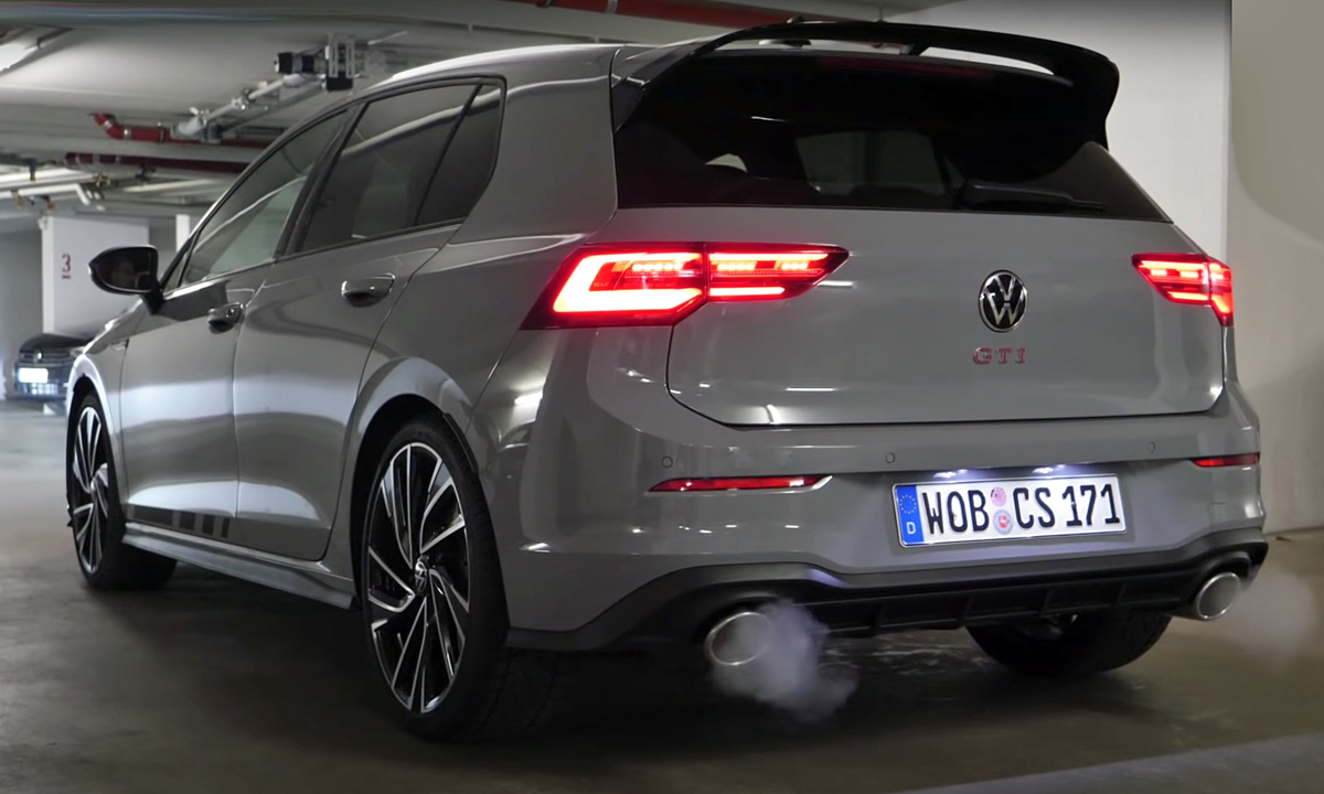 CARmagSA's tweet image. Pops and bangs! This is what the new VW Golf GTI Clubsport sounds like... [VIDEO] bit.ly/2Ybw6NU