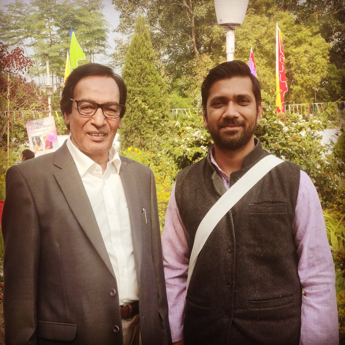 THESHUBHAMV's tweet photo. कुछ लोगों के लिए पुरुस्कार पाना गर्व की बात होती है पर कुछ लोगों के पास जाकर पुरुस्कार की गरिमा बढ़ जाती है । भारत सरकार द्वारा आदरणीय श्री कपिल तिवारी जी को पद्मश्री पुरुस्कार से सम्मानित किया गया। आपको बहुत बहुत बधाई एवं शुभकामनाएं 💐
Thanks @narendramodi ji for choosing gems. https://t.co/sunM05VE9I