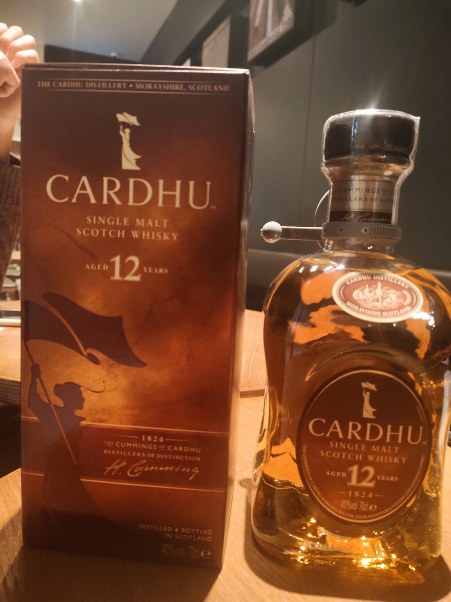 RedmondH10's tweet photo. @cardhuwhisky 12 gave my big bro a big surprise，after he drank VSOP. The taste is super smooth, which is beyond my expectation. Fruit and maltose aromas，the ending rhyme is slightly smoky.I love it！Do you have any good food suggestions?#cardhu #Whisky #singlemalt https://t.co/FUygqDYnZf