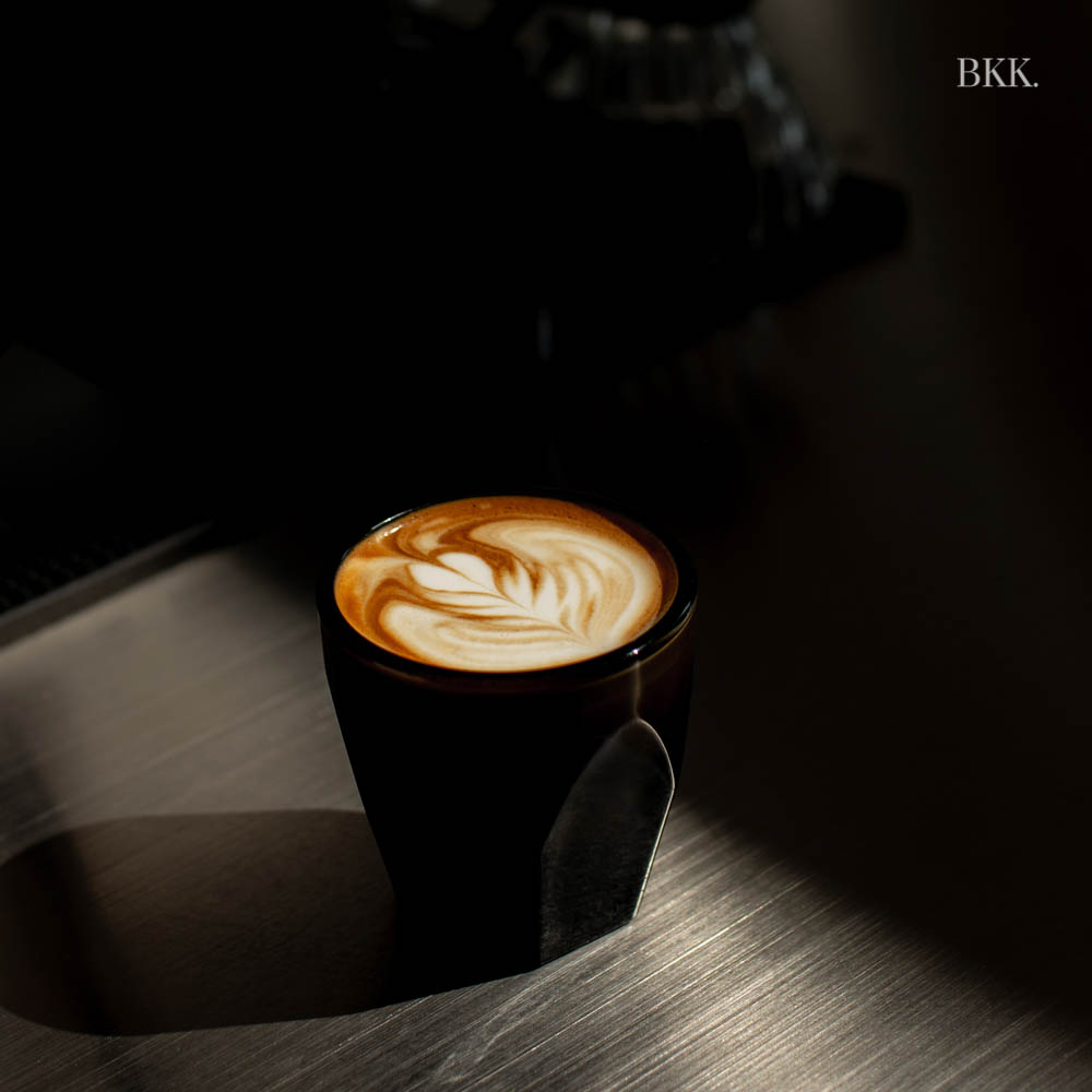 bkkmenu's tweet photo. อัพเดตสาขาใหม่ล่าสุดของ ‘F.I.X Coffee’ ที่เลือกนำเสนอหลากหลายเมนูกาแฟสุดพิเศษให้คุณได้นั่งจิบเครื่องดื่มแก้วโปรดแบบชิลล์ ๆ ในบรรยากาศสไตล์มินิมัล มู้ดโทนสีขาวคลีนสะอาดตา https://t.co/WyYAbRF9pI #bkkmenu #bkkmenuhopping #fixcoffee #cafe https://t.co/u8h8SFRvSH