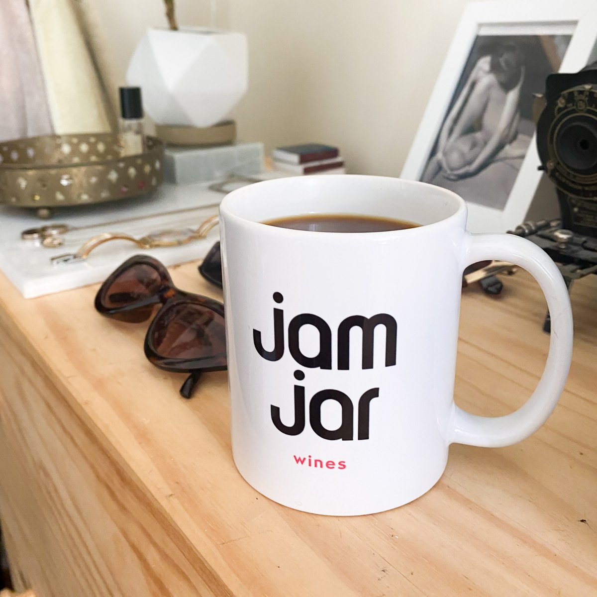 JamJarWines's tweet photo. Maybe we're biased but it's our favorite mug ❤️ ☕
#JamJarMerch #JamJarFanClub
Shop now! https://t.co/0W5etUxT7r https://t.co/UNL3y0uUvK