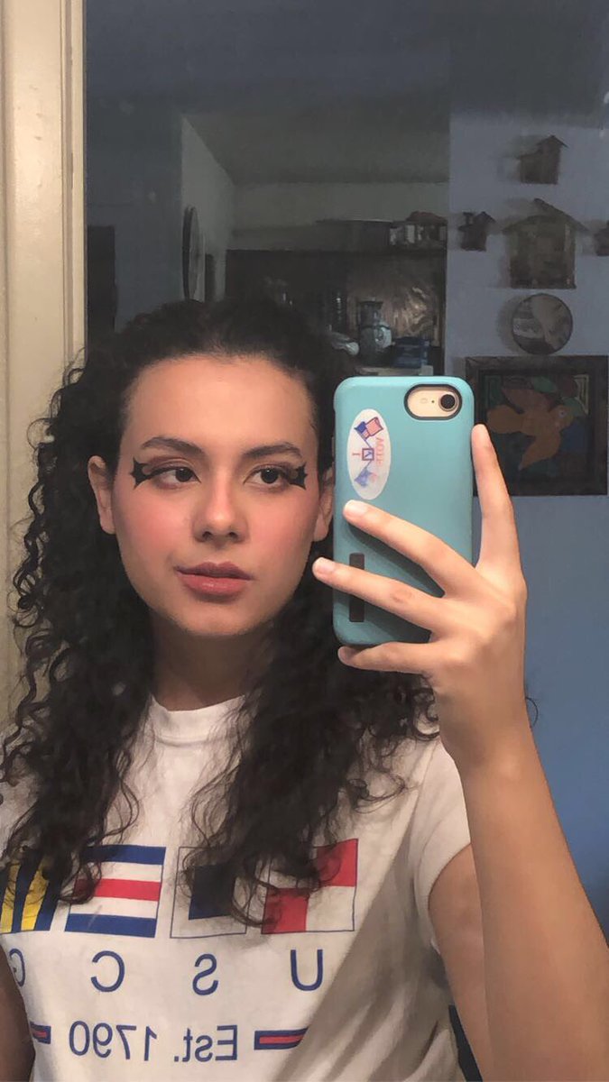Iszy_Marie's tweet photo. simply reminding the public that i look like this https://t.co/LJCszuDMdO