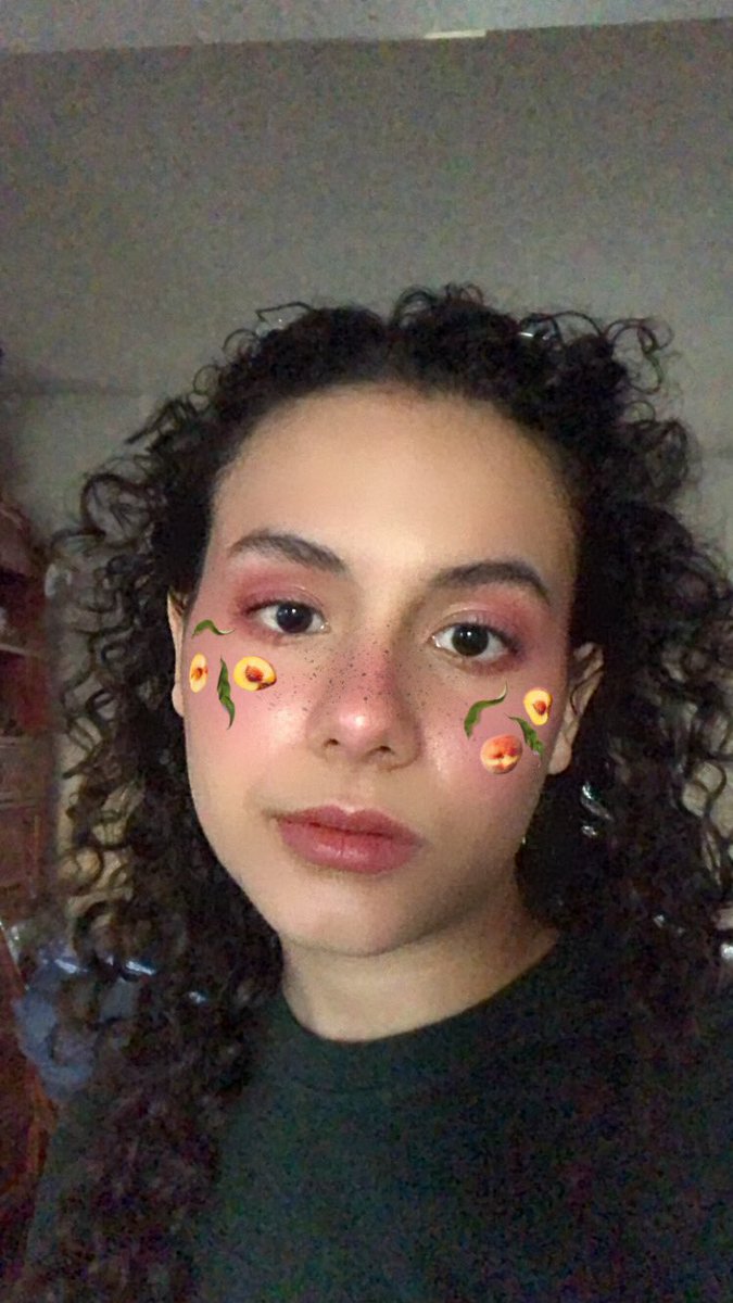 Iszy_Marie's tweet photo. simply reminding the public that i look like this https://t.co/LJCszuDMdO