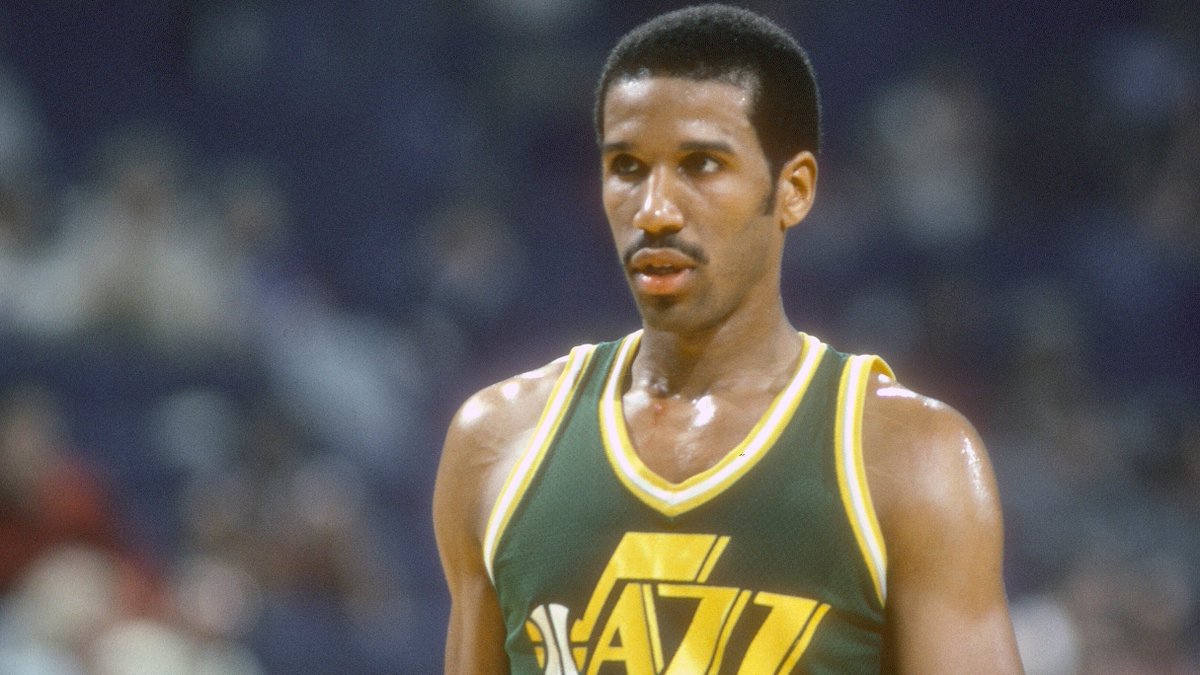 NBAHistory's tweet photo. Kevin Durant is the 4th player in NBA history to score 20 or more points in each of his first 14 games with a team, joining Wilt Chamberlain (first 56 games with Warriors), Adrian Dantley (first 20 with Jazz), and Dominique Wilkins (first 19 with Clippers). https://t.co/vpjucJf1sV