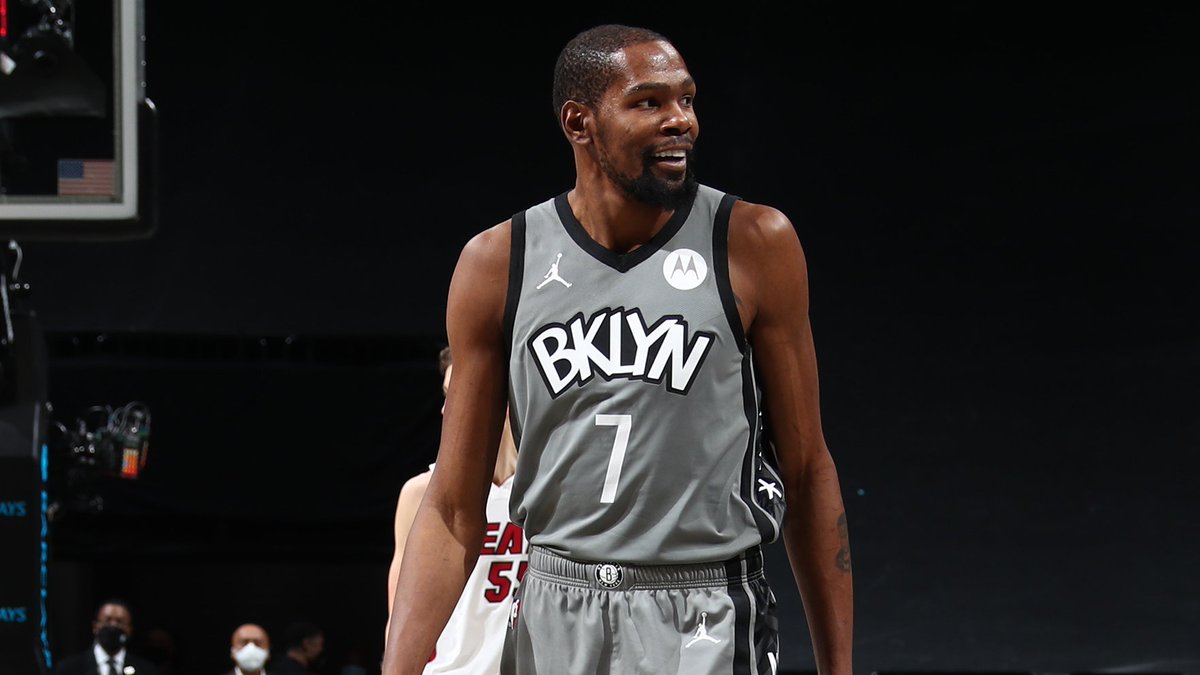 NBAHistory's tweet photo. Kevin Durant is the 4th player in NBA history to score 20 or more points in each of his first 14 games with a team, joining Wilt Chamberlain (first 56 games with Warriors), Adrian Dantley (first 20 with Jazz), and Dominique Wilkins (first 19 with Clippers). https://t.co/vpjucJf1sV