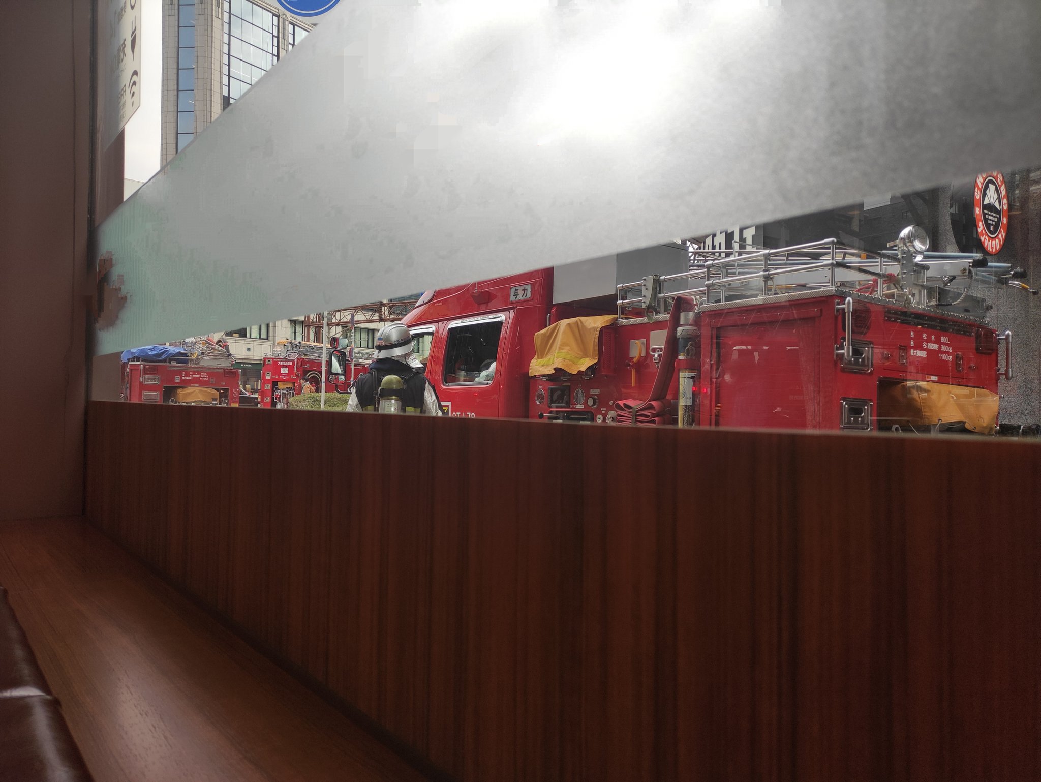 画像 北新地の外れの曽根崎新地に消防車数台と救急車も駆けつけて 物々しい雰囲気 ストレッチャーも持って路地に入ってったけど 大丈夫かな T Co 0 Matomehub まとめハブ