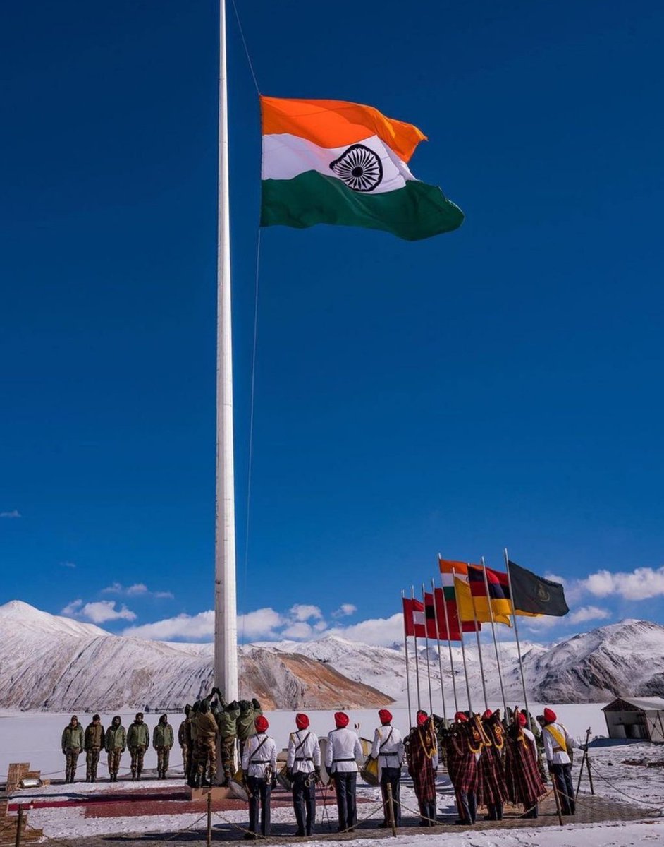 Hemantsuthar8's tweet photo. भारतीय लोकतंत्र के महापर्व ७२वें गणतंत्र दिवस की हार्दिक शुभकामनाएं। 🙏🏼🙏🏼
#RepulbicDay
#RepublicDay2021
#26January https://t.co/QHPu5fF0OE