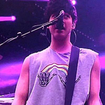 mgcsvalntyne's tweet image. some pretty purple calum pics for #5sospurpleteam :) #StreamKillMyTime