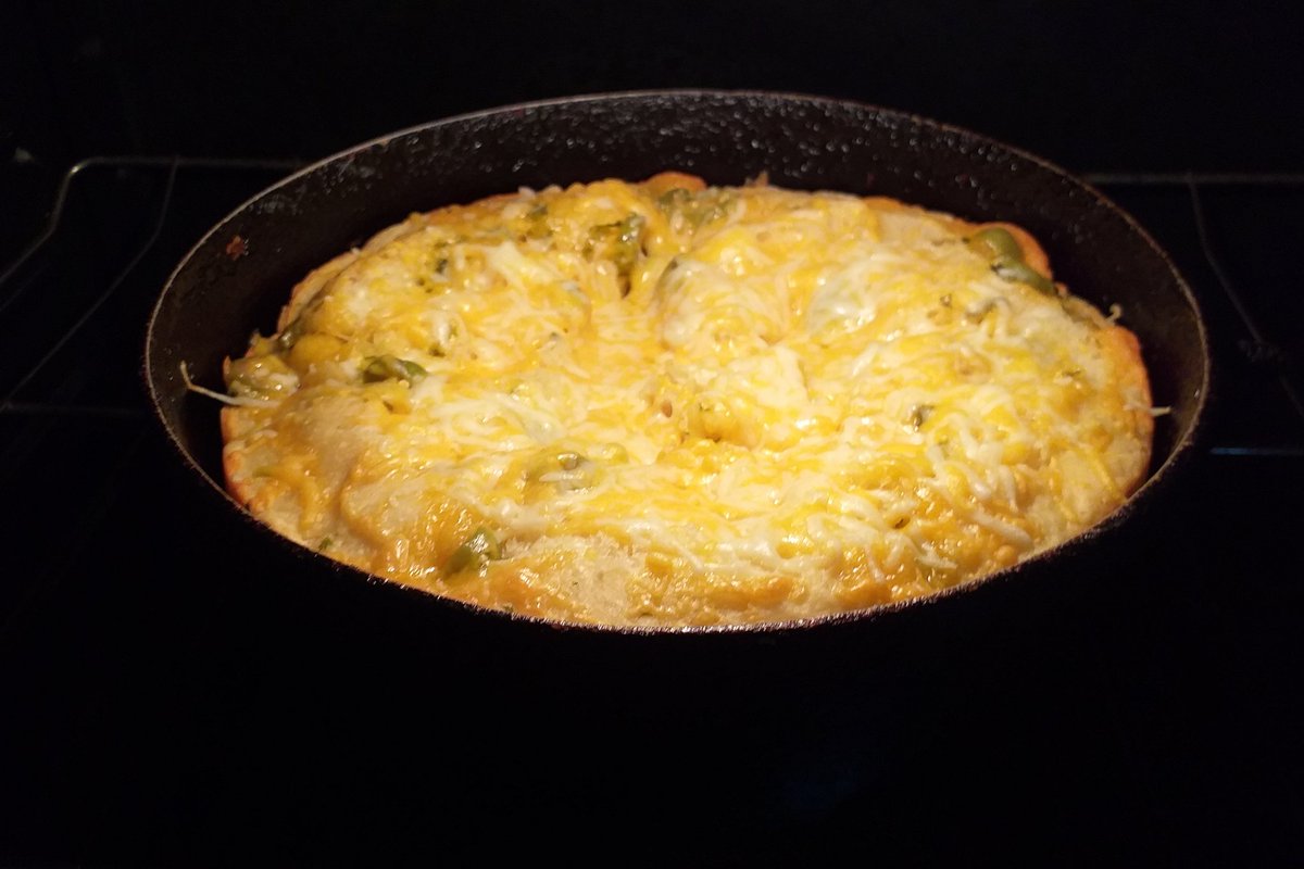 BertaTC's tweet photo. Terminando mi día...
Insert Autobombo Here:
Creo, no es que esté muy segura pero que soy ¡una MAMI! 👩🍳
Mi 1er pan de verdad y sabe a gloria!
Con queso cheddar y aceitunas.
@bobbypereirap imagíname igual que Román después de meter el gol pa'l mundial💣💥💥💥
#DutchBread 👩🍳❤ https://t.co/eSwtYdz7fy
