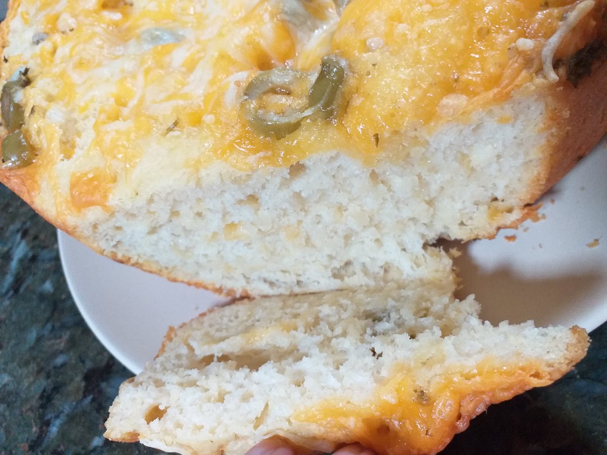 BertaTC's tweet photo. Terminando mi día...
Insert Autobombo Here:
Creo, no es que esté muy segura pero que soy ¡una MAMI! 👩🍳
Mi 1er pan de verdad y sabe a gloria!
Con queso cheddar y aceitunas.
@bobbypereirap imagíname igual que Román después de meter el gol pa'l mundial💣💥💥💥
#DutchBread 👩🍳❤ https://t.co/eSwtYdz7fy