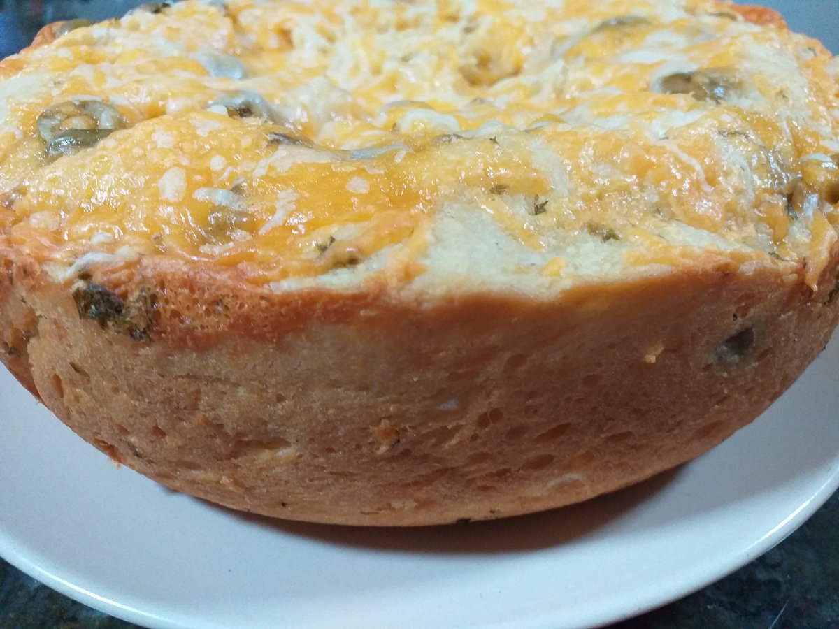 BertaTC's tweet photo. Terminando mi día...
Insert Autobombo Here:
Creo, no es que esté muy segura pero que soy ¡una MAMI! 👩🍳
Mi 1er pan de verdad y sabe a gloria!
Con queso cheddar y aceitunas.
@bobbypereirap imagíname igual que Román después de meter el gol pa'l mundial💣💥💥💥
#DutchBread 👩🍳❤ https://t.co/eSwtYdz7fy