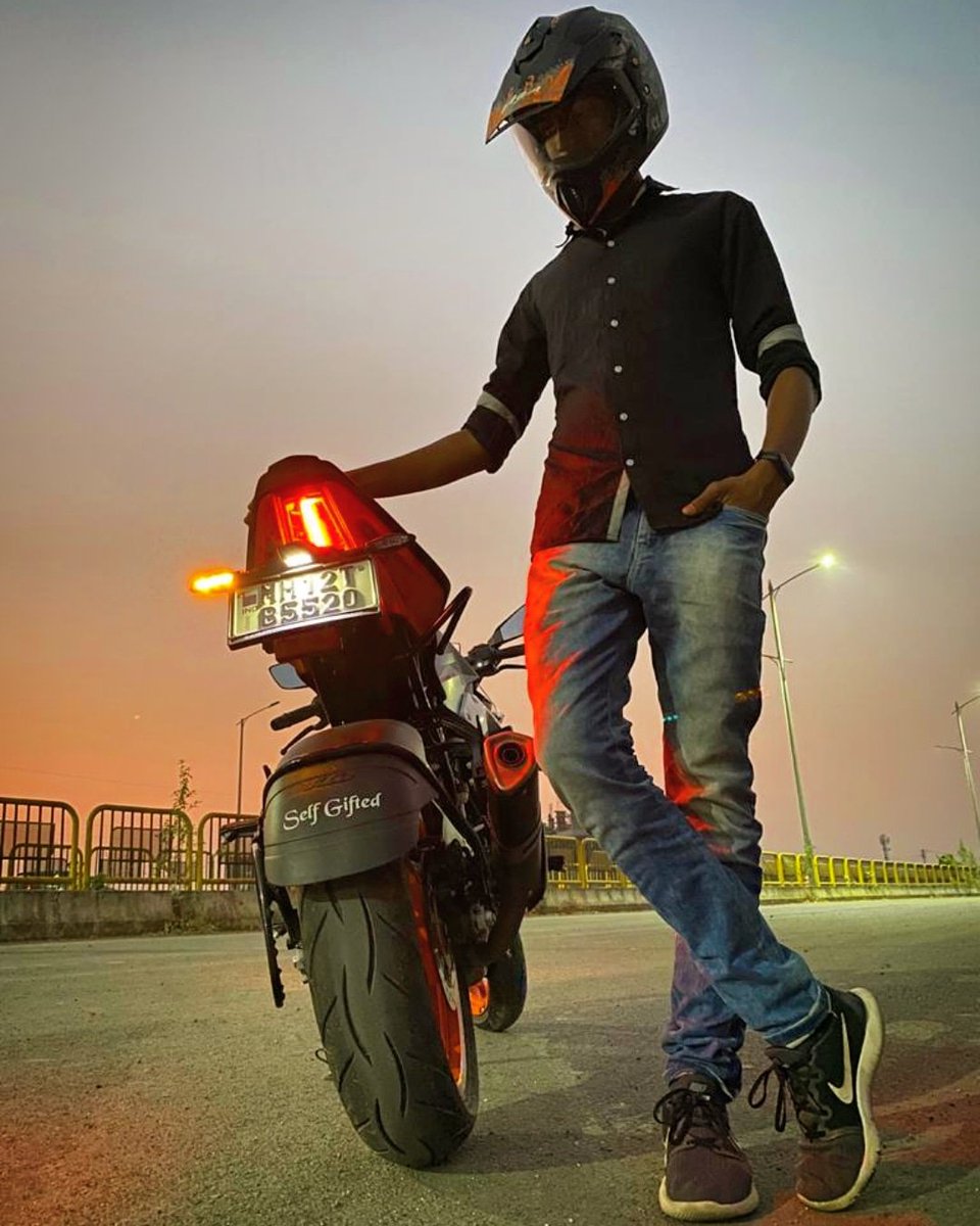 SwarajWalunj's tweet photo. 💯 NEVER STOP DREAMING 💯

DREAM IT 👉👉👉 ACHIEVE IT 🏍️🏍️

 🔥 SELF MADE , SELF GIFTED 🔥 
 
 Love 😘 to Ride 🏍️ KTM RC 390 https://t.co/X7cON1vbG9