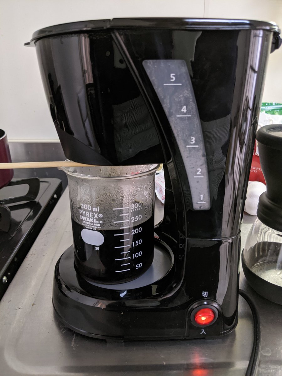 コーヒーメーカーの下の容器を割ってしまったのでどこの家庭にもあるこれで代用してみたらジャストフィット しかし どの家庭にもない Togetter コーヒーメーカーの下の容器を割ってしまったのでどこの家庭にもあるこれで代用してみたらジャストフィット しかし どの家庭にもない Togetter