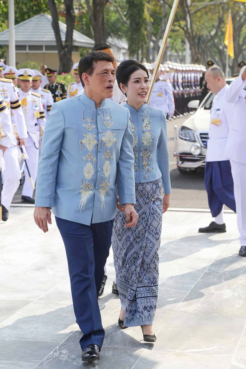 Thairath_News's tweet image. เมื่อเวลา 08.00 น. ในหลวง เสด็จฯ บำเพ็ญพระราชกุศล วันคล้ายวันเกิด เจ้าคุณพระสินีนาฏฯ ต่อจากนั้น เสด็จฯ ไปยังท่าวาสุกรี เขตดุสิต เพื่อทรงไถ่ชีวิตโค จำนวน 1 คู่ กระบือ จำนวน 1 คู่ กับทรงปล่อยนกและพันธุ์สัตว์น้ำ ในโอกาสนี้ เจ้าคุณพระสินีนาฏ พิลาสกัลยาณี โดยเสด็จในการนี้ด้วย