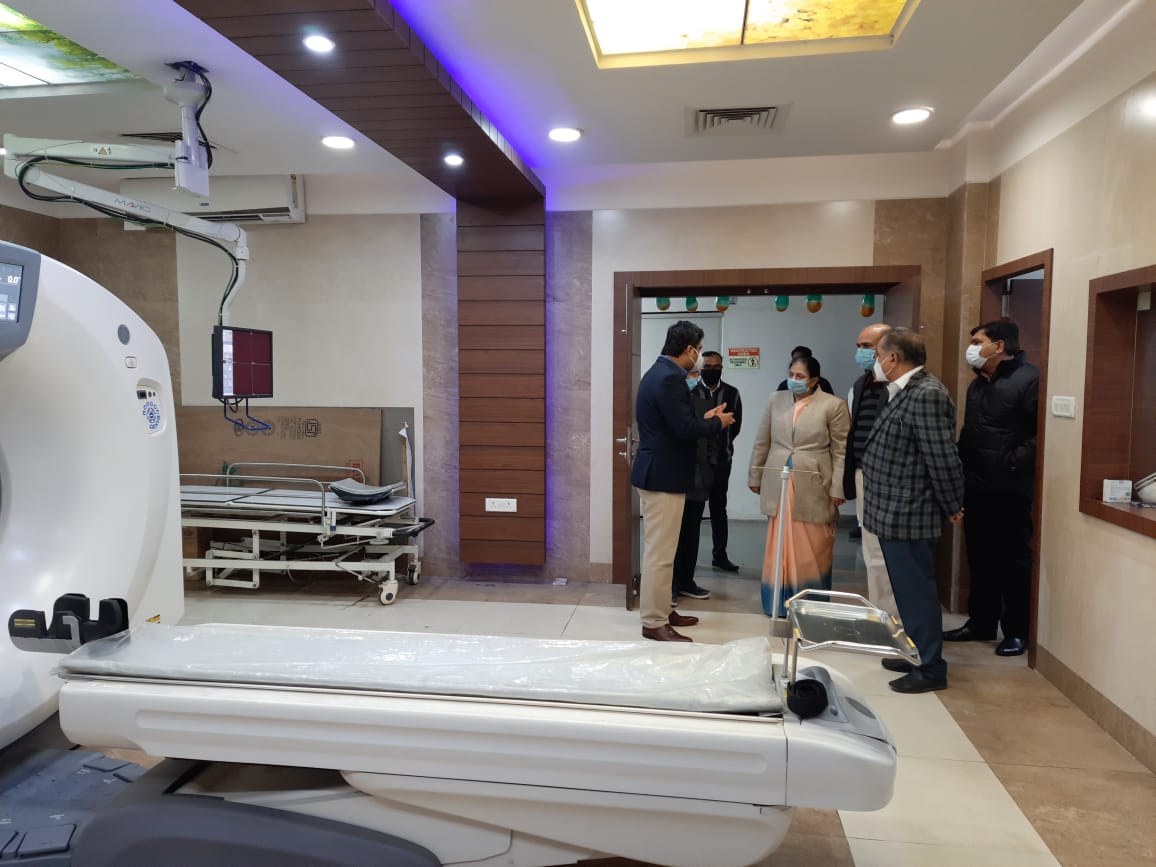 AIIA_NDelhi's tweet photo. Inauguration of CT Scan facility at AIIA and celebrations of Republic day.
Various staff of AIIA (Pharmacist, Lab staff, office assistants, Panchakarma Technician, DEO, MTS, Gardener, House keeping, Security etc) were recognized and awarded for their services at AIIA.
@moayush https://t.co/Y14710ZdhB