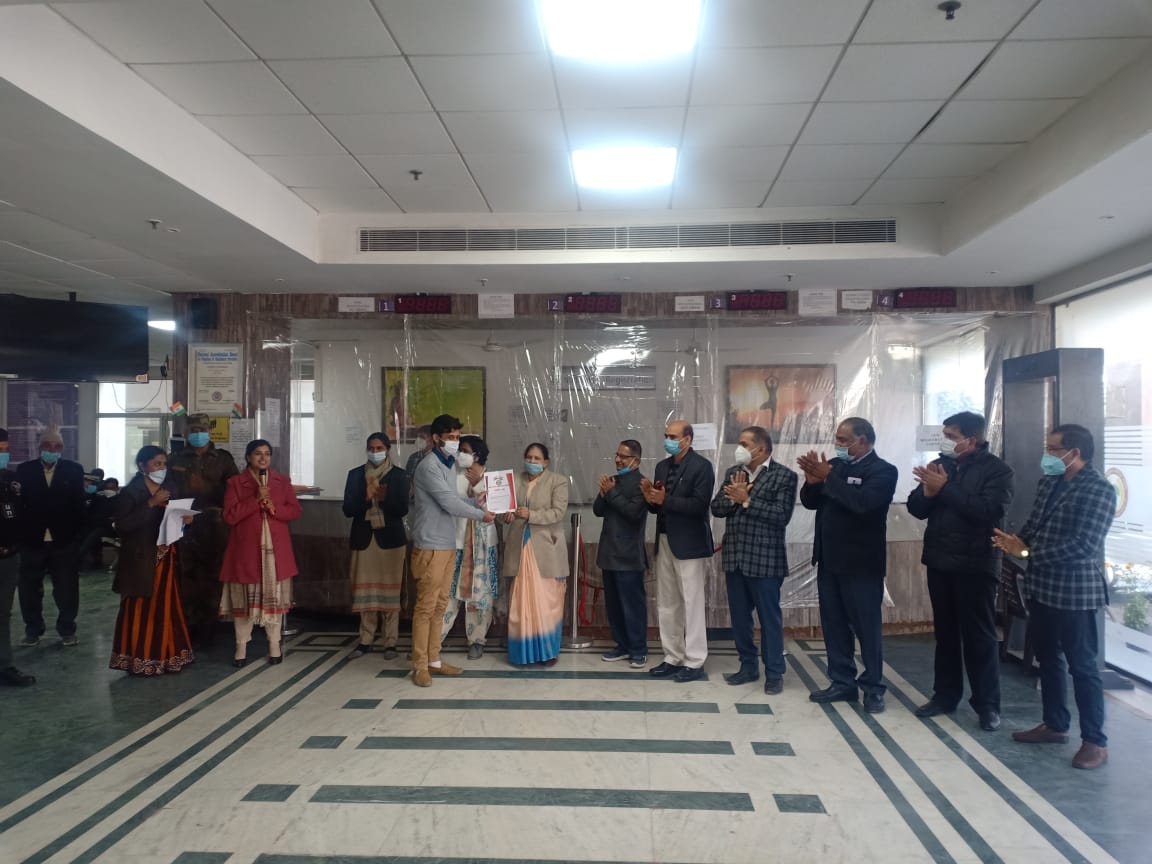 AIIA_NDelhi's tweet photo. Inauguration of CT Scan facility at AIIA and celebrations of Republic day.
Various staff of AIIA (Pharmacist, Lab staff, office assistants, Panchakarma Technician, DEO, MTS, Gardener, House keeping, Security etc) were recognized and awarded for their services at AIIA.
@moayush https://t.co/Y14710ZdhB